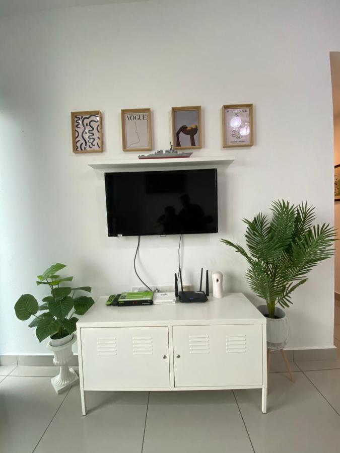 Bangi Almyra Suite Екстериор снимка