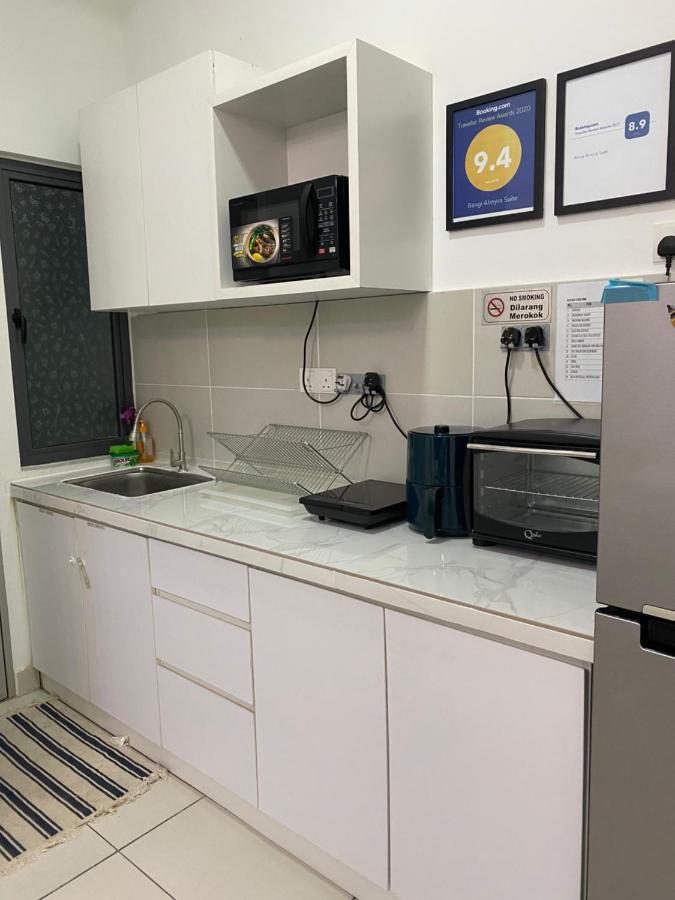 Bangi Almyra Suite Екстериор снимка