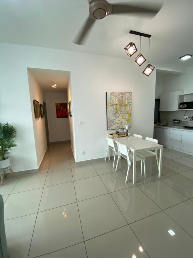 Bangi Almyra Suite Екстериор снимка