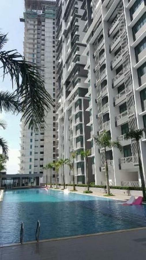 Bangi Almyra Suite Екстериор снимка