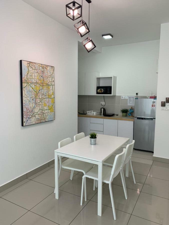 Bangi Almyra Suite Екстериор снимка